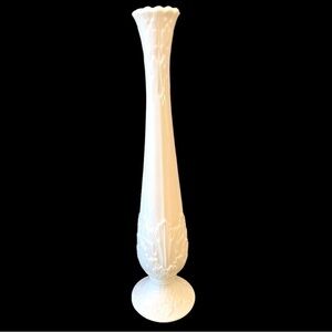 LENOX bud vase, graceful 11 inches tall, perfect for a romantic single red rose